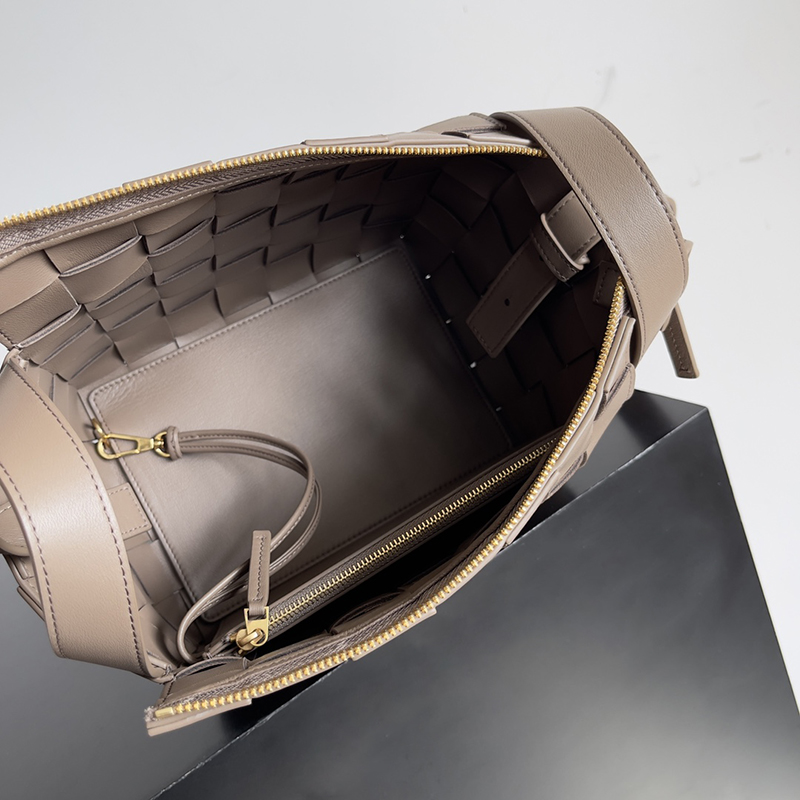 10A Designers Bowling Genuine leather Handbag Lady Shoulder Bag 22CM Delicate knockoff super_bagss