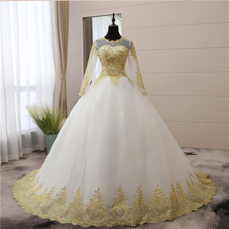 Classic Arabic Dubai Ivory Ball Gown Wedding Dresses With Golden Lace Appliques Jewel Neck Long Sleeves Tulle Bridal Dress Court Train Back Lace-Up