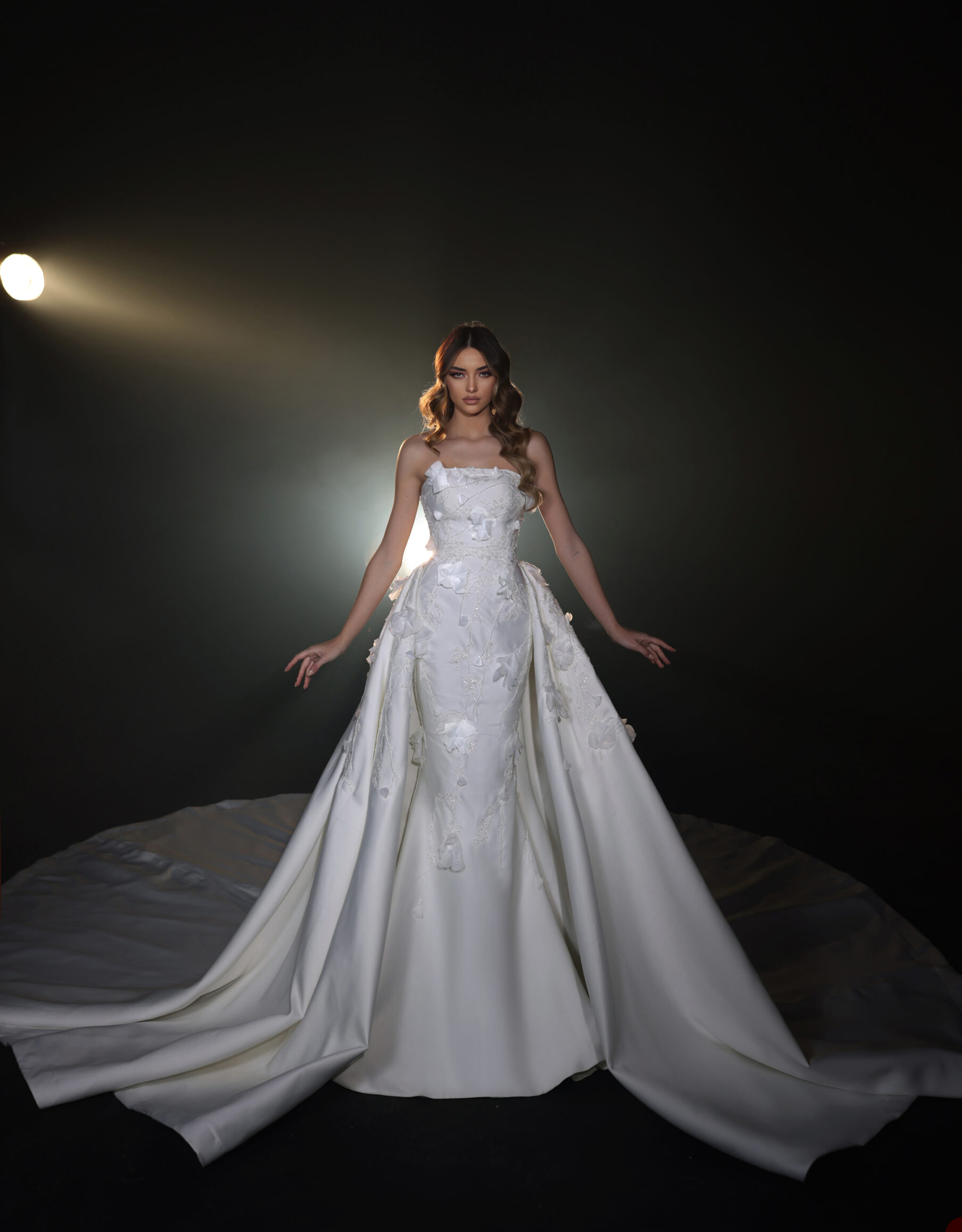 Charming Mermaid Wedding Dress 3D-Ral Appliques Bridal Gowns With Overskirts Sequins Backless Bride Dresses Sweep Train Custom Made 0219
