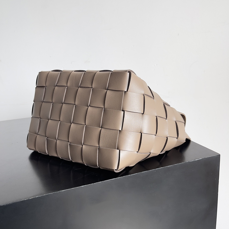 10A Designers Bowling Genuine leather Handbag Lady Shoulder Bag 22CM Delicate knockoff super_bagss