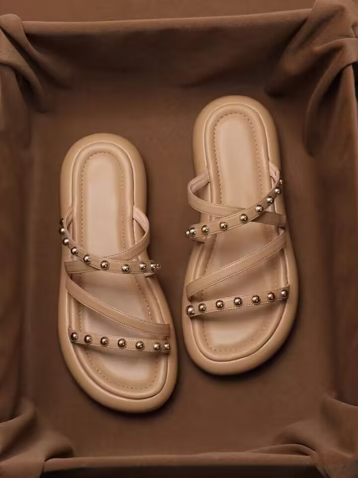 2024 Fashion Studded Slippers Real Soft Leather Comfortable Thick Sole Outdoor Beautiful Leisure Beach Sandals
