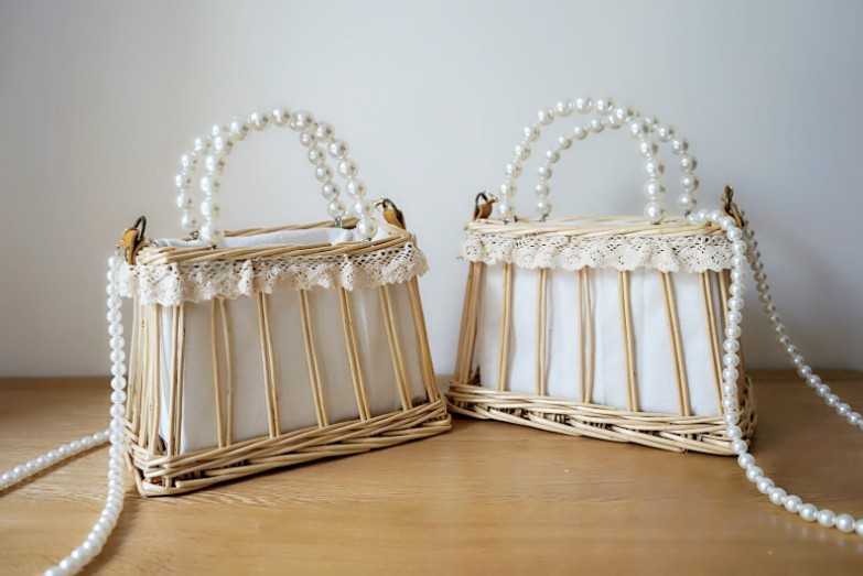 2024 New Pearl Bag Grass Woven Ins Vine Handheld Women s Vacation Small Square One Shoulder 240312