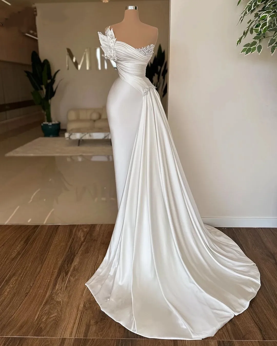 Simple Mermaid Wedding Dress Pearls Strapless Bridal Gowns Beaded Sleeveless Bride Dresses Sweep Train Custom Made Plus Size Es Es Es es