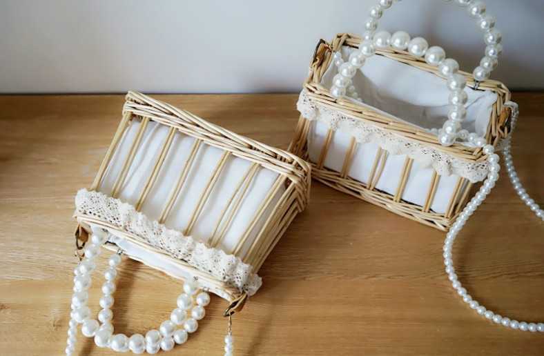 2024 New Pearl Bag Grass Woven Ins Vine Handheld Women s Vacation Small Square One Shoulder 240312