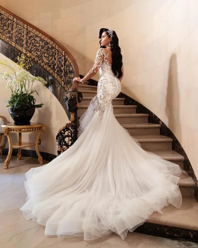 Luxurious Arabic Mermaid Wedding Dresses Dubai Sparkly Crystals Long Sleeves Bridal Gowns Court Train Tulle Skirt Robes