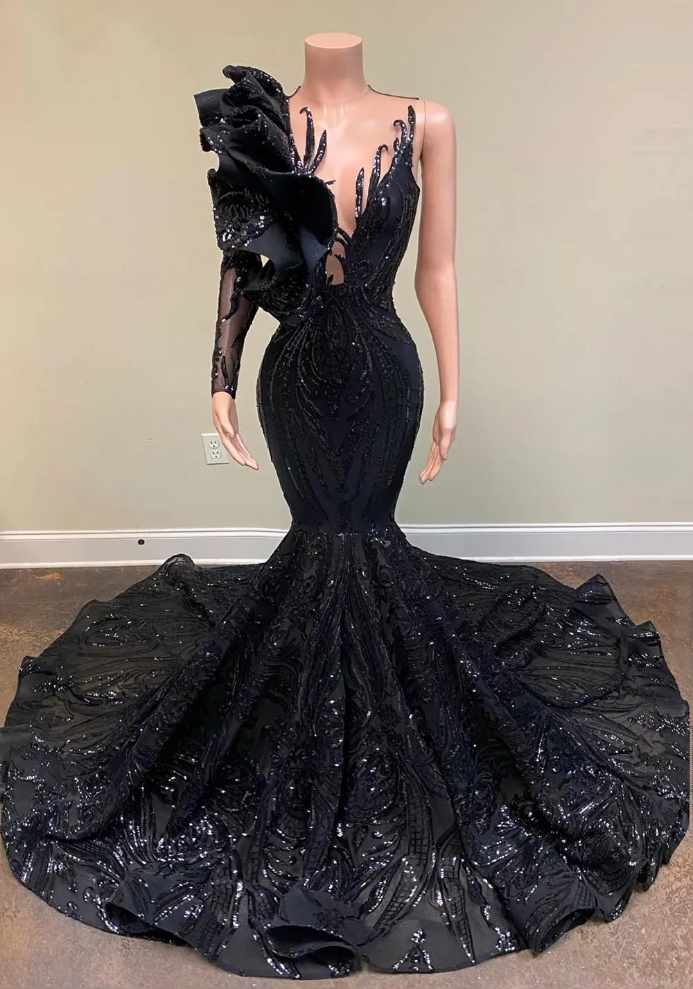 Sexy Elegant Prom Dresses Mermaid Long Sleeve Black Sequined Lace applique Jewel Neck Ruffles African Girl Gala Evening Party gowns Sequins One Should