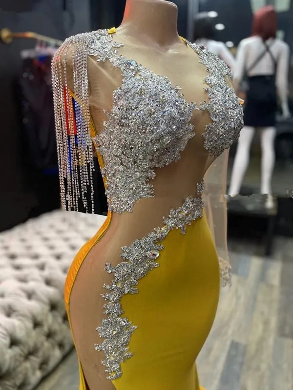 Yellow Prom Dresses Mermaid One shoulder Illusion Cutaway Sides Long Sleeves Appliques Silver Crystal Beaded High Side Split Sexy Evening Gowns Robe D