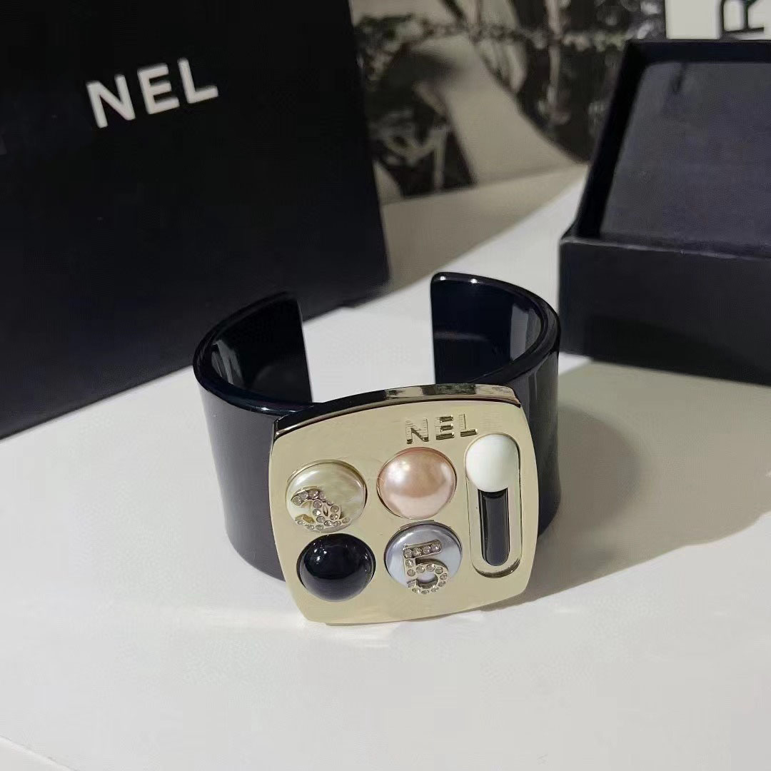 Eyeshadow Designer gold dia bracelet jewelry for woman Womens Wrist band black acrylic bangles bracelets official Eye Shadow Brand replica Premium