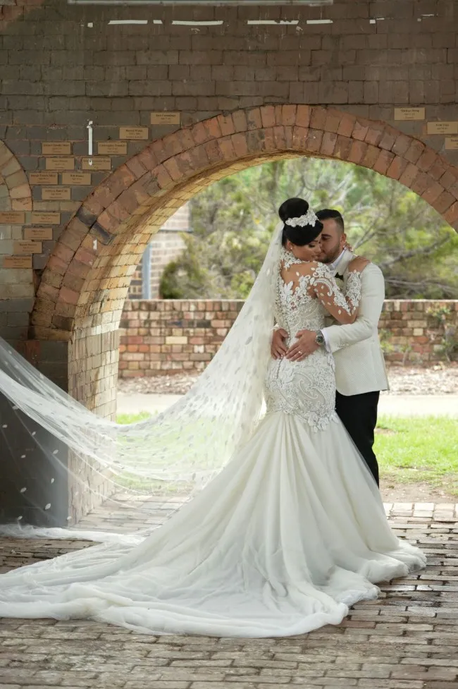 Dubai High-neck Mermaid Dresses Gowns Sheer Sleeves Beaded Lace Applique Wedding Gown Sexy Tulle Long Bridal Dress