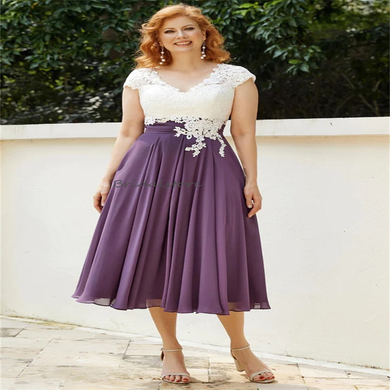 Chic Grape White Mother Of The Bride Dress Elegant V Neck Cap Sleeve Short Wedding Guest Dress Appliques Lace Contrast Color Mom Evening Dress Formal 