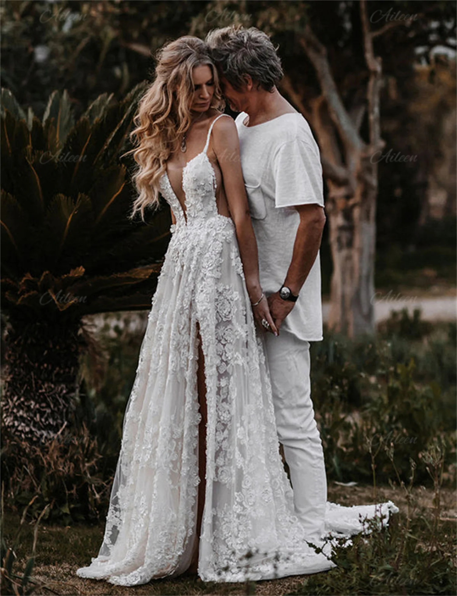 Sexy Bohemian Beach Lace Wedding Dresses Spaghetti Backless Side Split Summer Long Bridal Gowns Sleeveless 2024 Country Bride Dress
