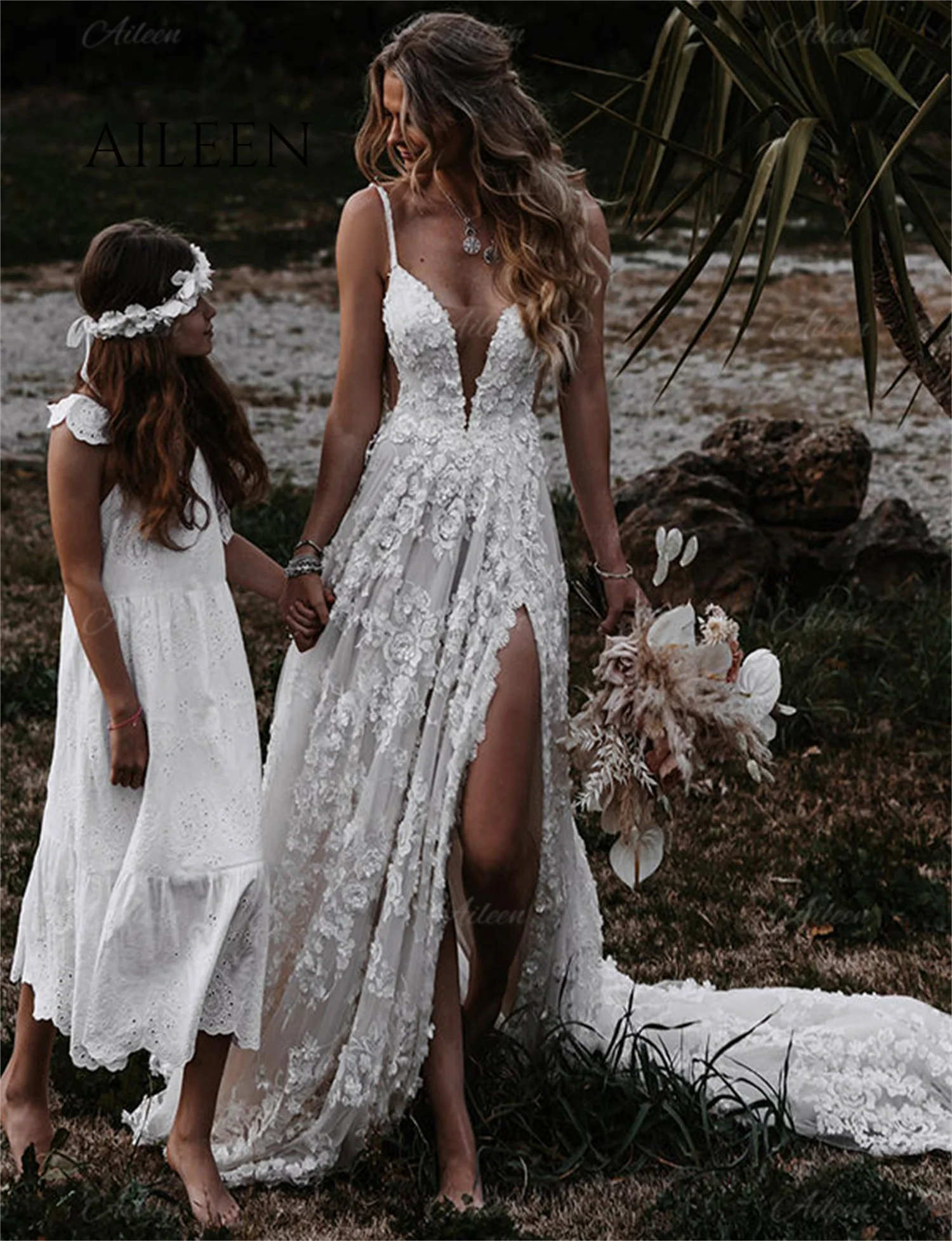 Sexy Bohemian Beach Lace Wedding Dresses Spaghetti Backless Side Split Summer Long Bridal Gowns Sleeveless 2024 Country Bride Dress