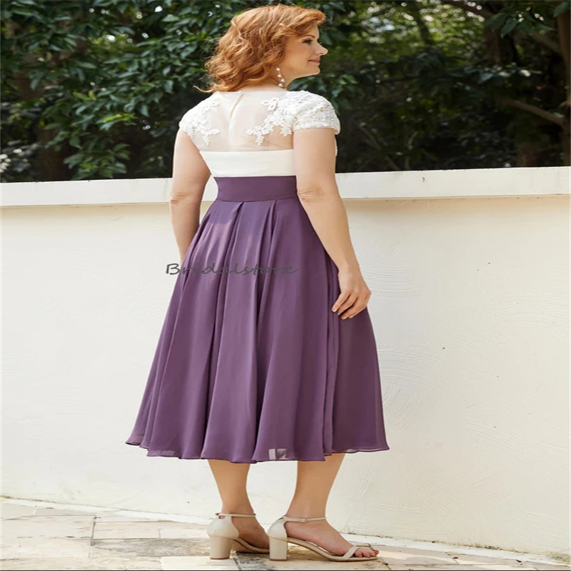 Chic Grape White Mother Of The Bride Dress Elegant V Neck Cap Sleeve Short Wedding Guest Dress Appliques Lace Contrast Color Mom Evening Dress Formal 