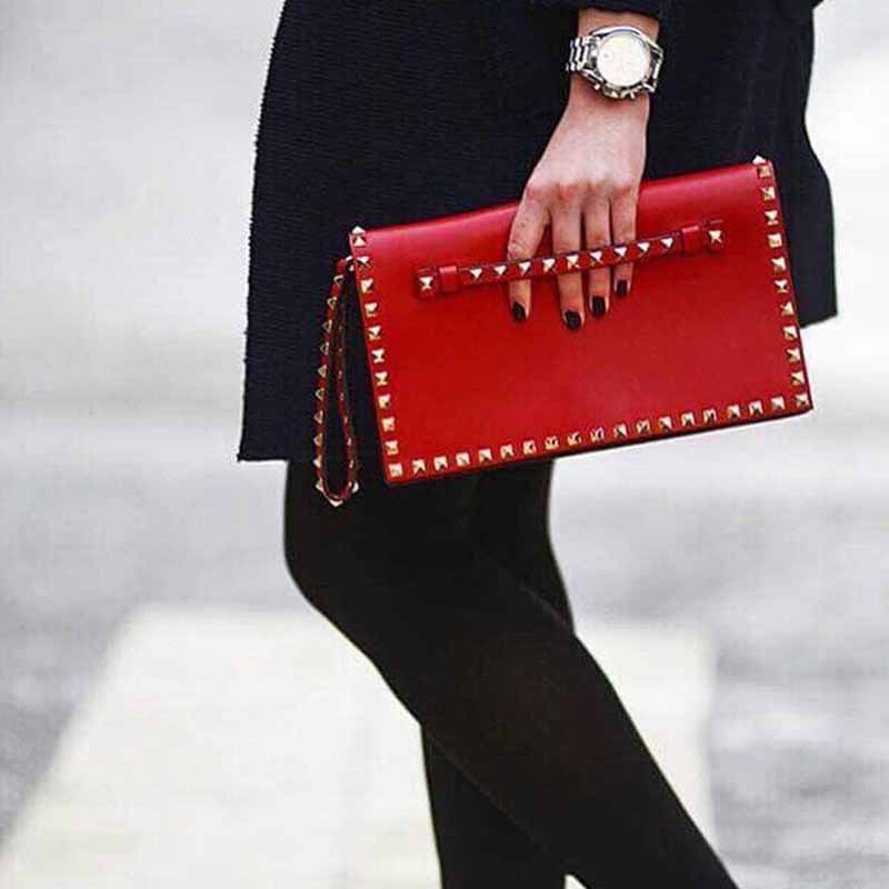 Pochette clutch bag Luxury desiger handbag cowhide Women crossbody bags fashion rivets and metal hardware Totes 3 spacer liners purse 1 zipper pocket Tote bag