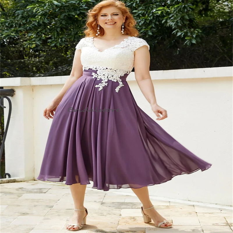 Chic Grape White Mother Of The Bride Dress Elegant V Neck Cap Sleeve Short Wedding Guest Dress Appliques Lace Contrast Color Mom Evening Dress Formal 