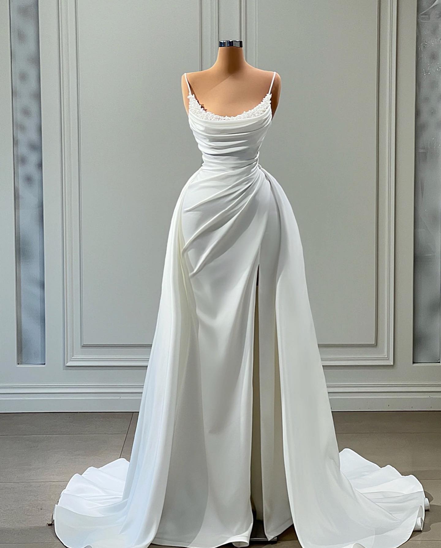 A Line Elegant Dress Ogstuff Pearls Neckline Overskirt Wedding Dresses Pleats Vestidos De Novia Sweep Train Split Designer Bridal Gowns es signer