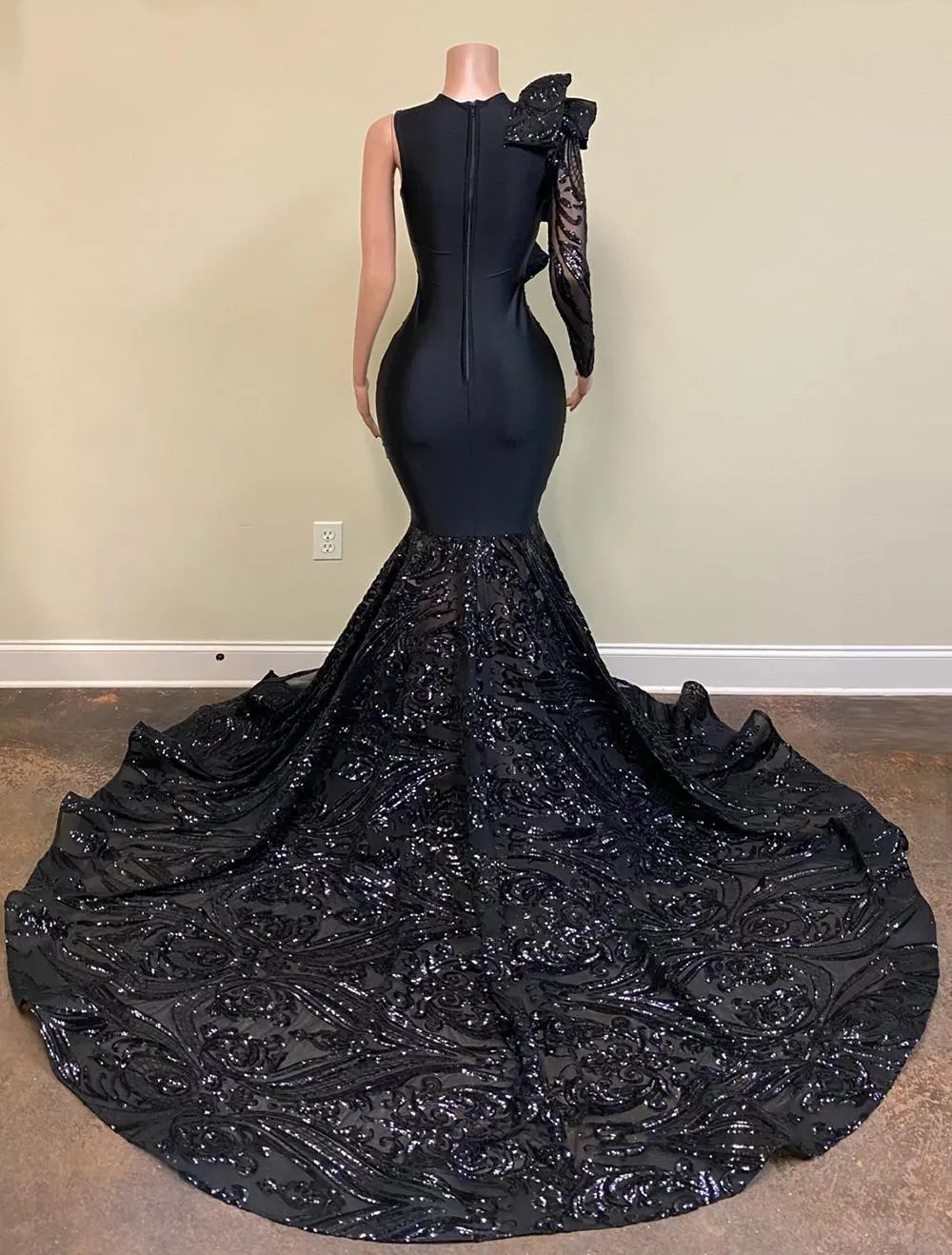 Sexy Elegant Prom Dresses Mermaid Long Sleeve Black Sequined Lace applique Jewel Neck Ruffles African Girl Gala Evening Party gowns Sequins One Should