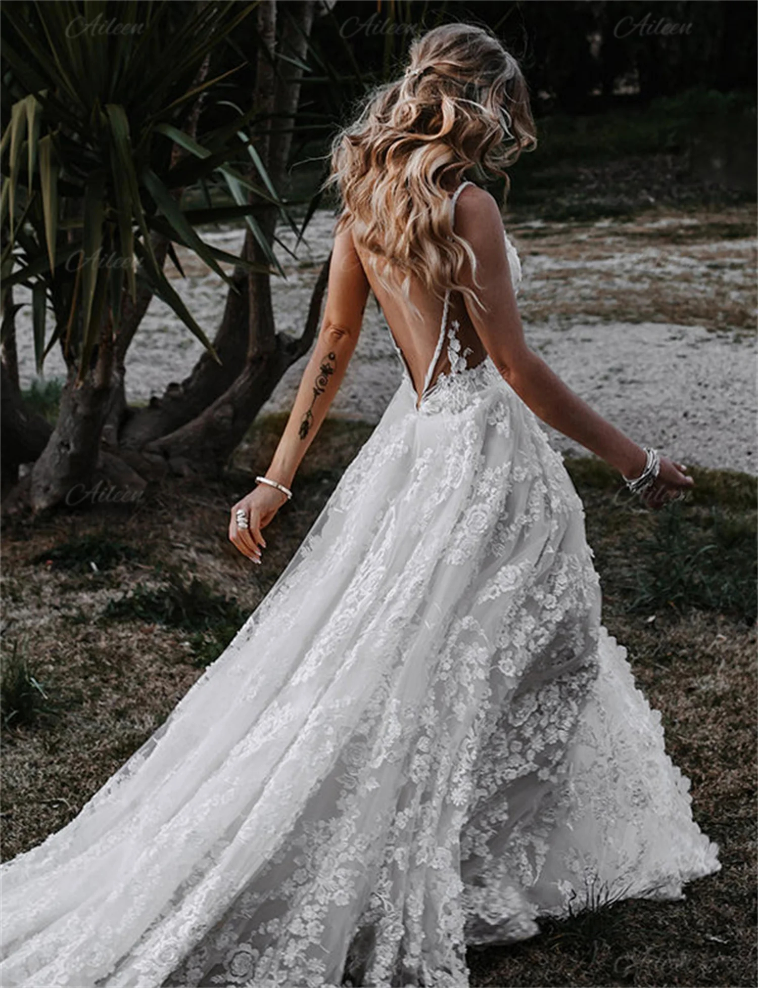 Sexy Bohemian Beach Lace Wedding Dresses Spaghetti Backless Side Split Summer Long Bridal Gowns Sleeveless 2024 Country Bride Dress