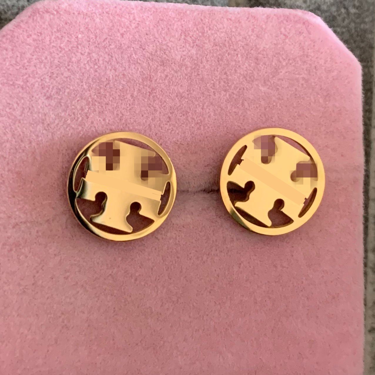 Girls boys original designer hollow mini 1cm stud earrings gold rose sier letter Earrings elegant 316L Stainless steel jewelry for Women men Party Wholesale