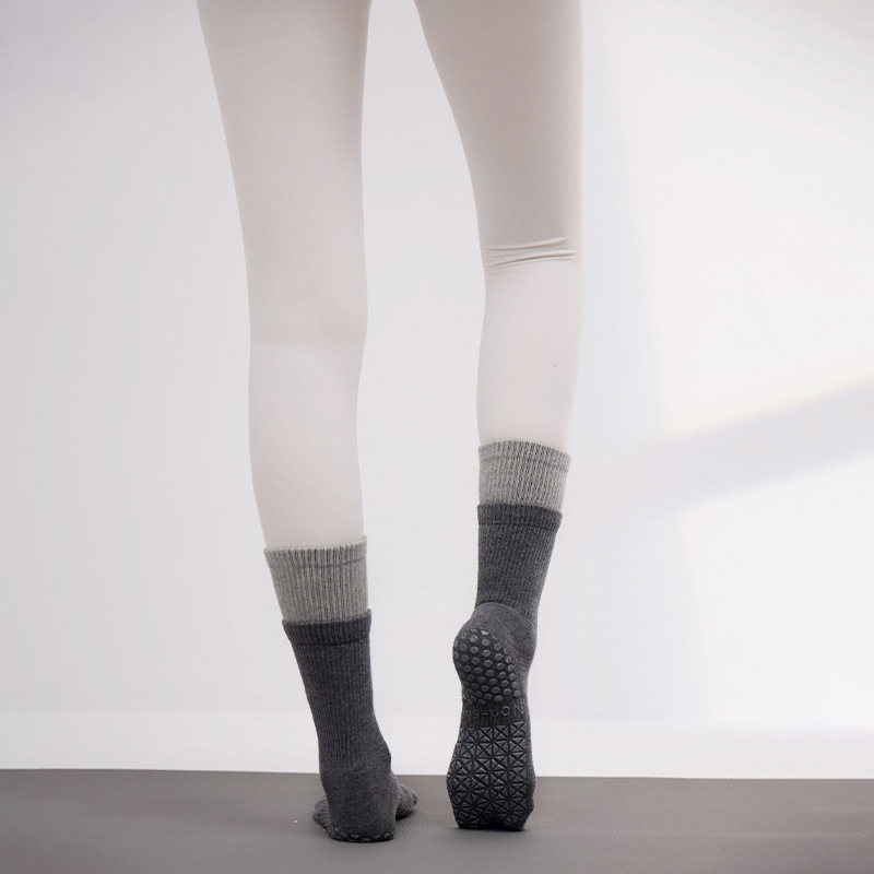A103 Pilates Women Indoor Fiess Dance Non Slip Silicone Sole Middle Tube Yoga Socks