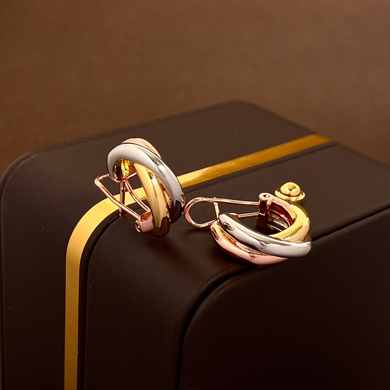 Classic pop color preserving love earrings New fashion trend lovers three-color gold C-shaped women Hoop & Huggie earrings