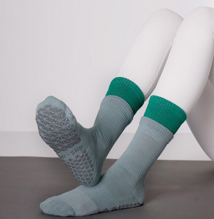 A103 Pilates Women Indoor Fiess Dance Non Slip Silicone Sole Middle Tube Yoga Socks
