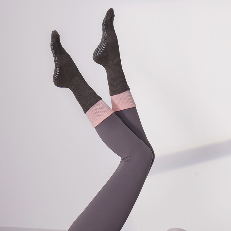 A103 Pilates Women Indoor Fiess Dance Non Slip Silicone Sole Middle Tube Yoga Socks
