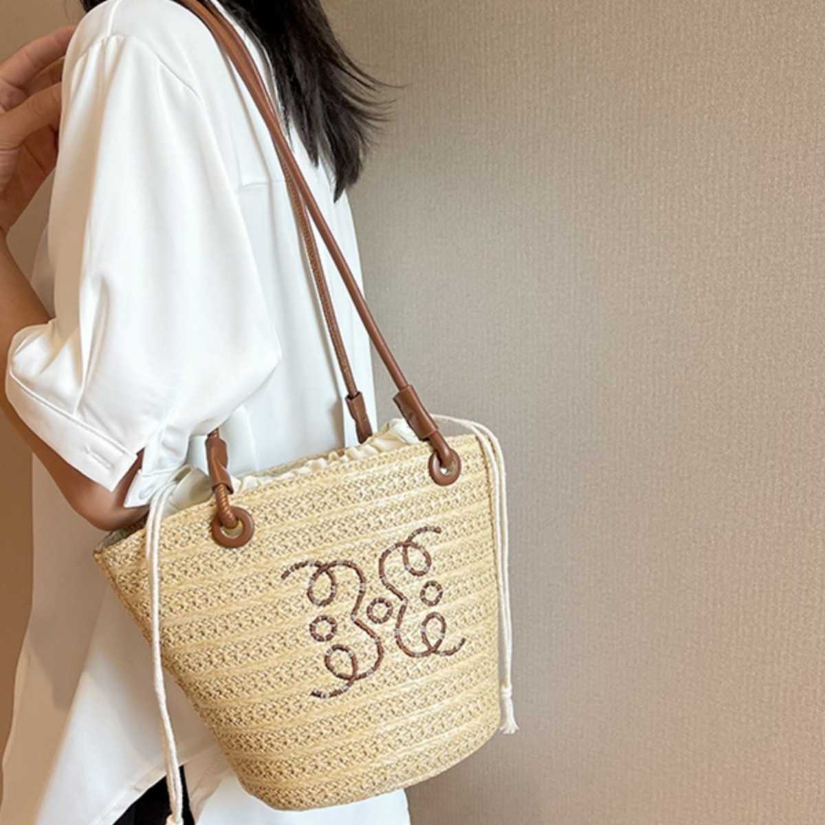 Women's High Capacity Woven Grass Bag Shoulder Summer Beach Water Bucket