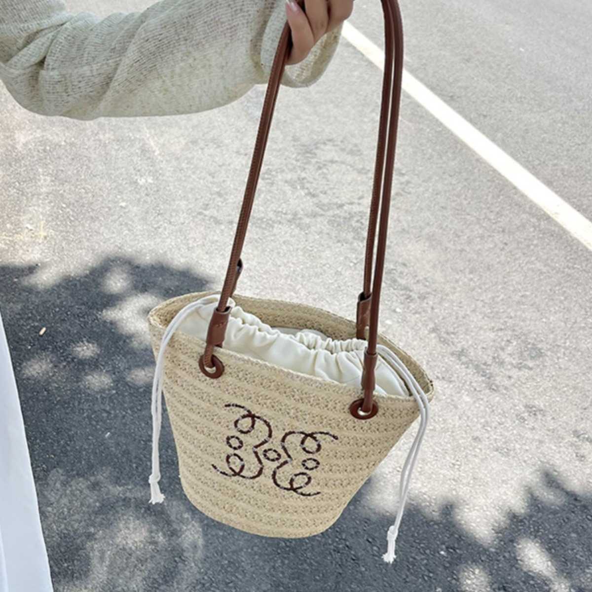 Women's High Capacity Woven Grass Bag Shoulder Summer Beach Water Bucket