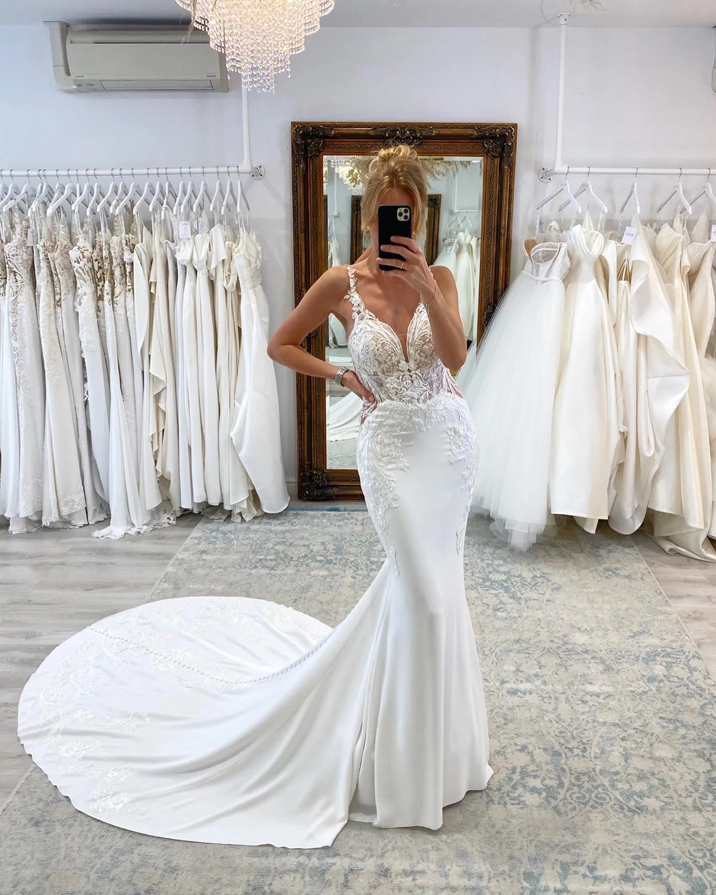 2024 Boho Mermaid Wedding Dresses Sexy Backless Sleeveless Long Satin Bridal Gown Lace Appliques Spaghetti Summer Beach Bride Wear White Ivory Robe De