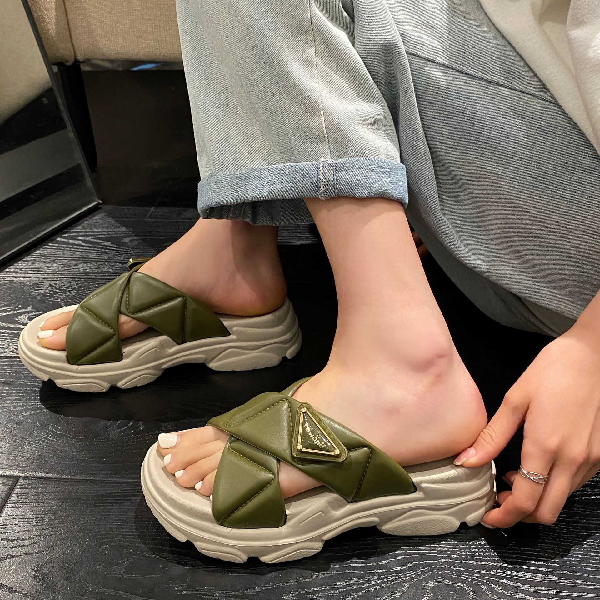 Slippers 2023 Tawana Womens Shoes New Fashion Summer Sandals Slippers Thick Sole External Wear Anti slip Slippers EVA Casual Slippers J240315