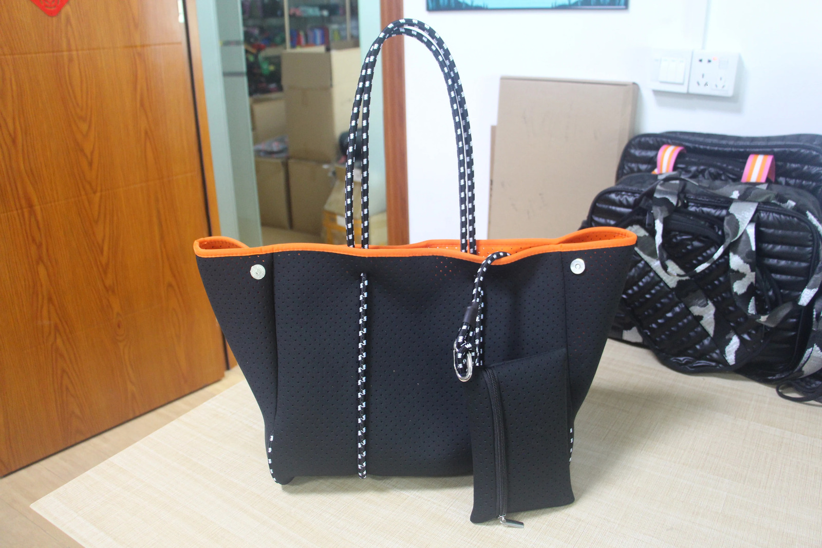 Arrival Selling Neoprene Tote Bag Wholesale Women Large Shopping Handbags Perforated Beach For 240307