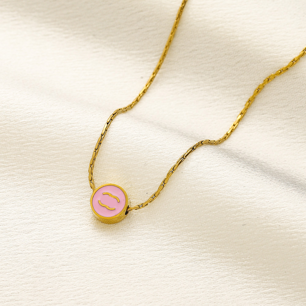 Simple Designer s Letter Round Pendant Necklaces Stainless Steel For Never Fade Gold Plated Fashion Jewelry Girls Gift Deigner Necklace Stainle Fahion Girl