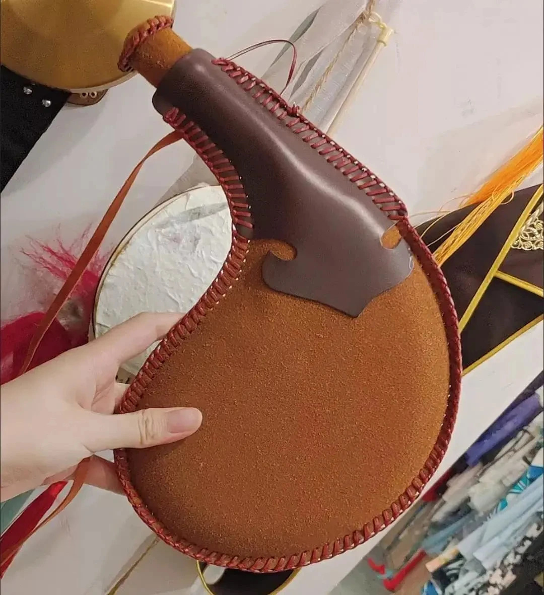 Leather Wine Flask Handmade Boat Bag Traditional Water Container with Straps Mongolia Canteen Outdoor Drinkware 240314
