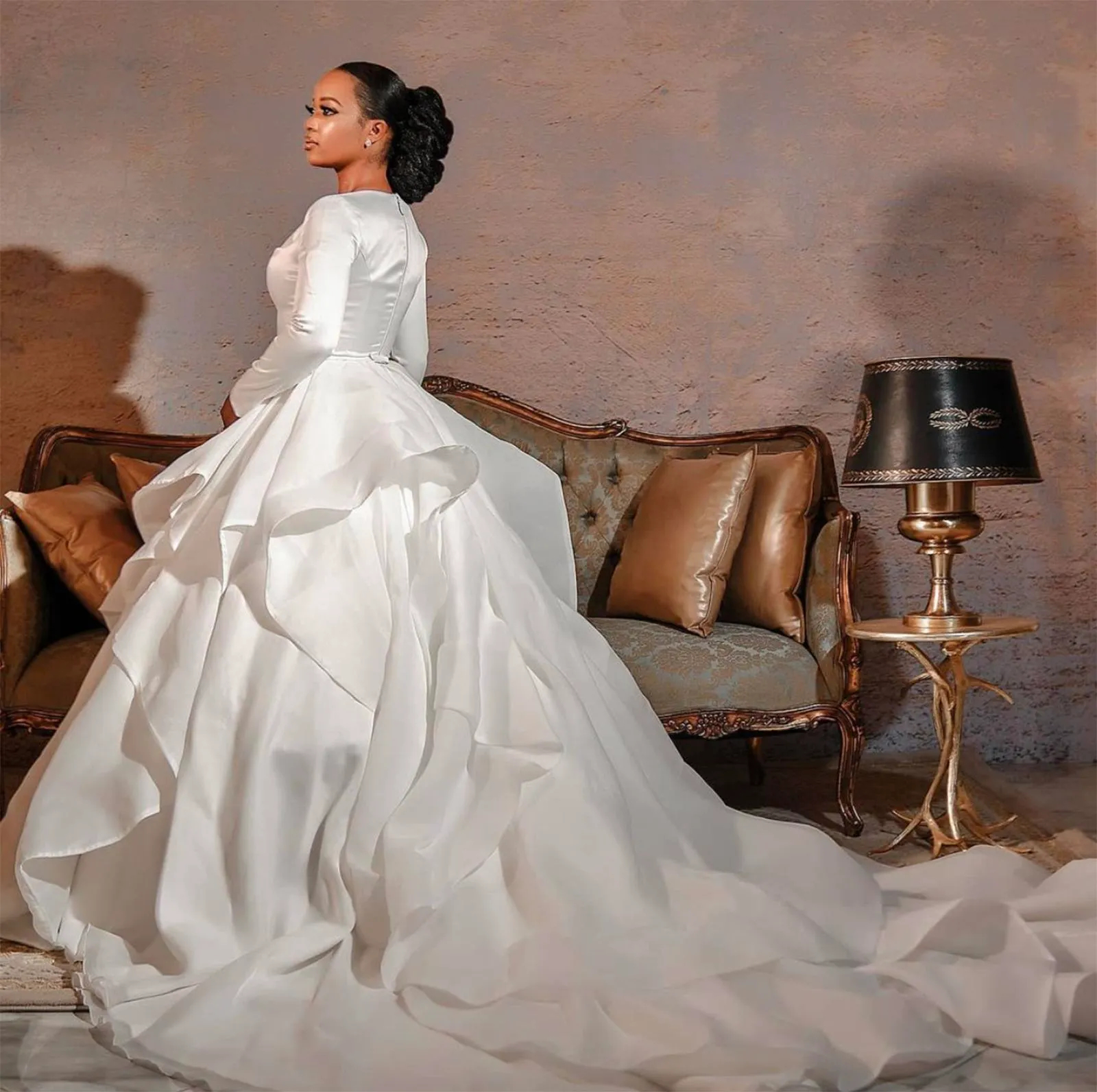 Modern Ruffles A Line Wedding Dresses Simple Satin Long Sleeves Bridal Gowns V-Neck Court Train Tiered Plus Size Bride Dress 2024