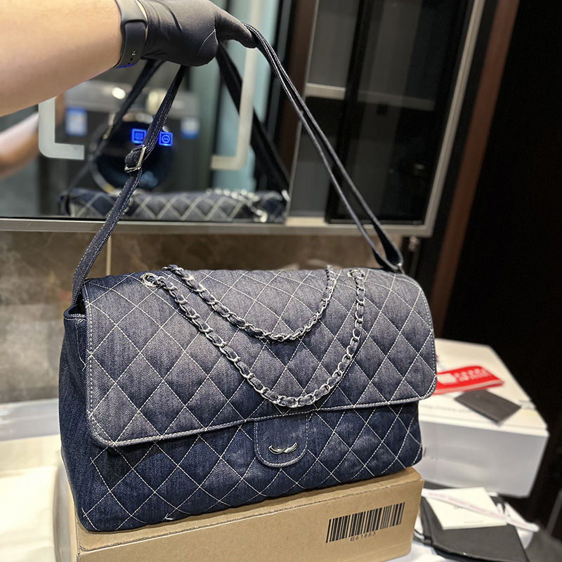 Womens Vintage Denim Jumbo XL Airport Shoulder Bags Dark Blue Purse Silver Metal Hardware Matelasse Chain Crossbody Handbags Large Capacity Luggage 40cm