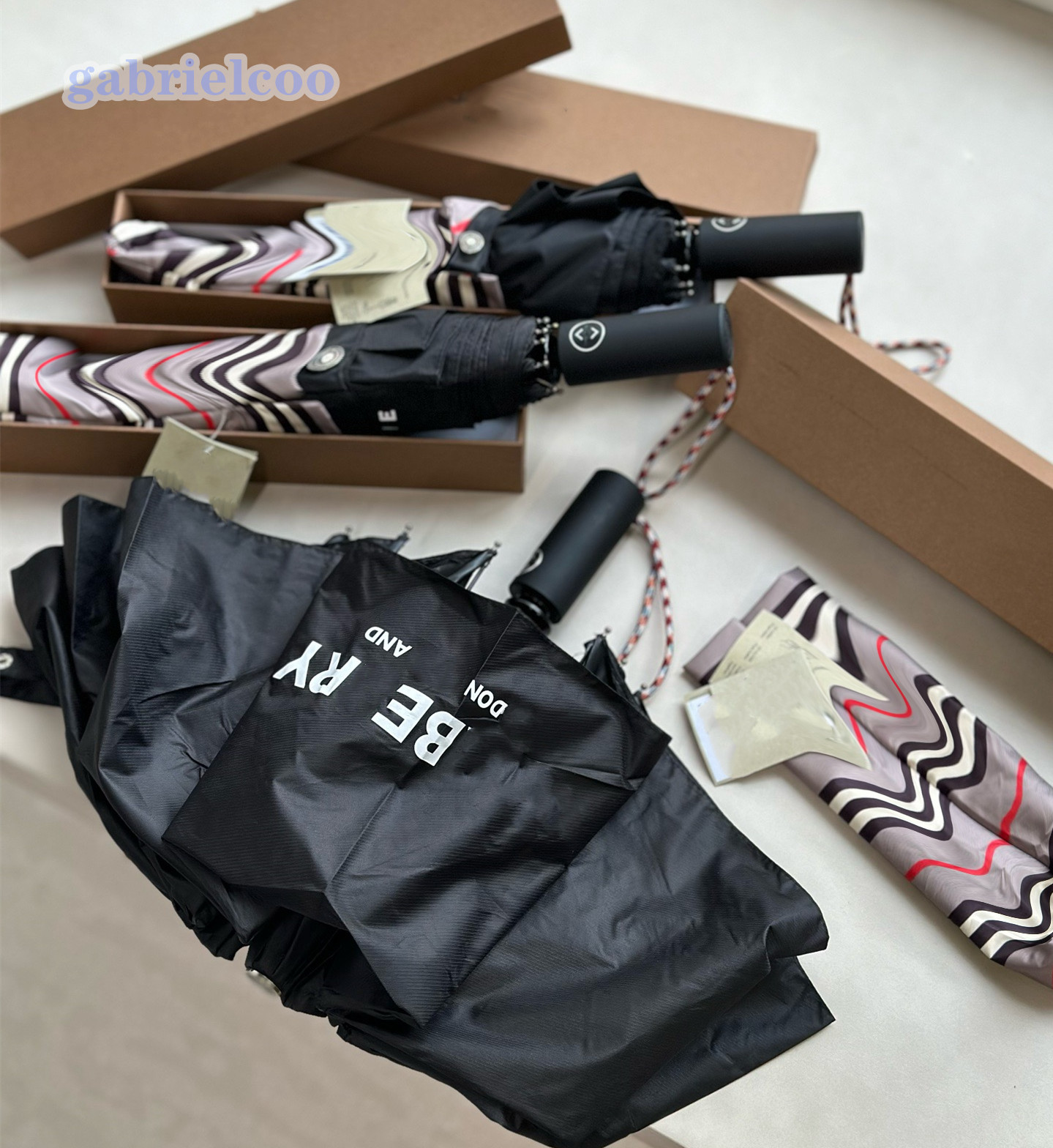Designer Black Umbrella Fully Automatic Classic Letter Logo Printed Sun Protection Black Glue Umbrella British Fashion Portable Umbrella Gift Box