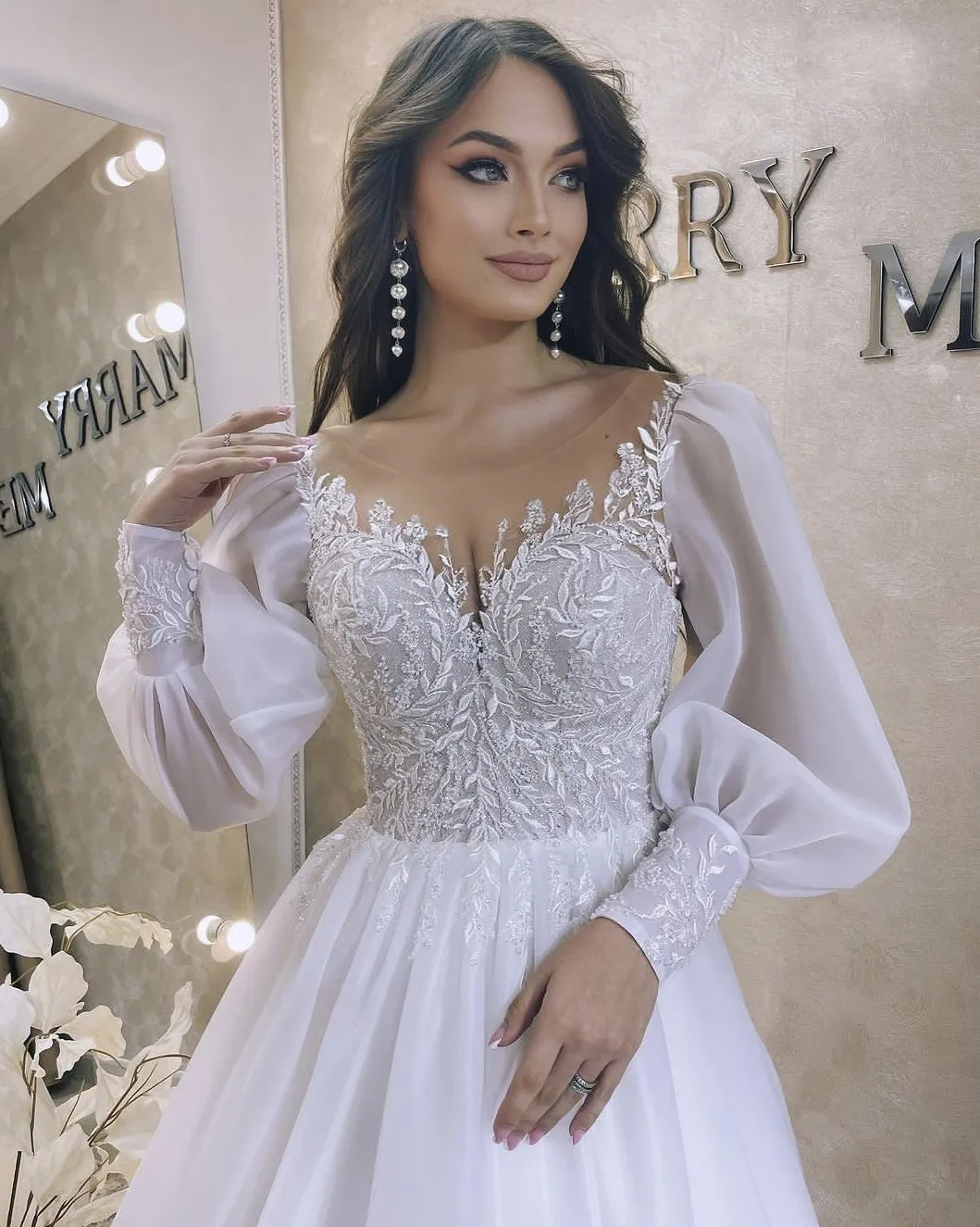 Puff Long Sleeves A Line Wedding Dresses Floor Length Sheer Crew Neck Lace Appliques Elegant Simple White Bridal Gowns Back Covered Buttons 2024