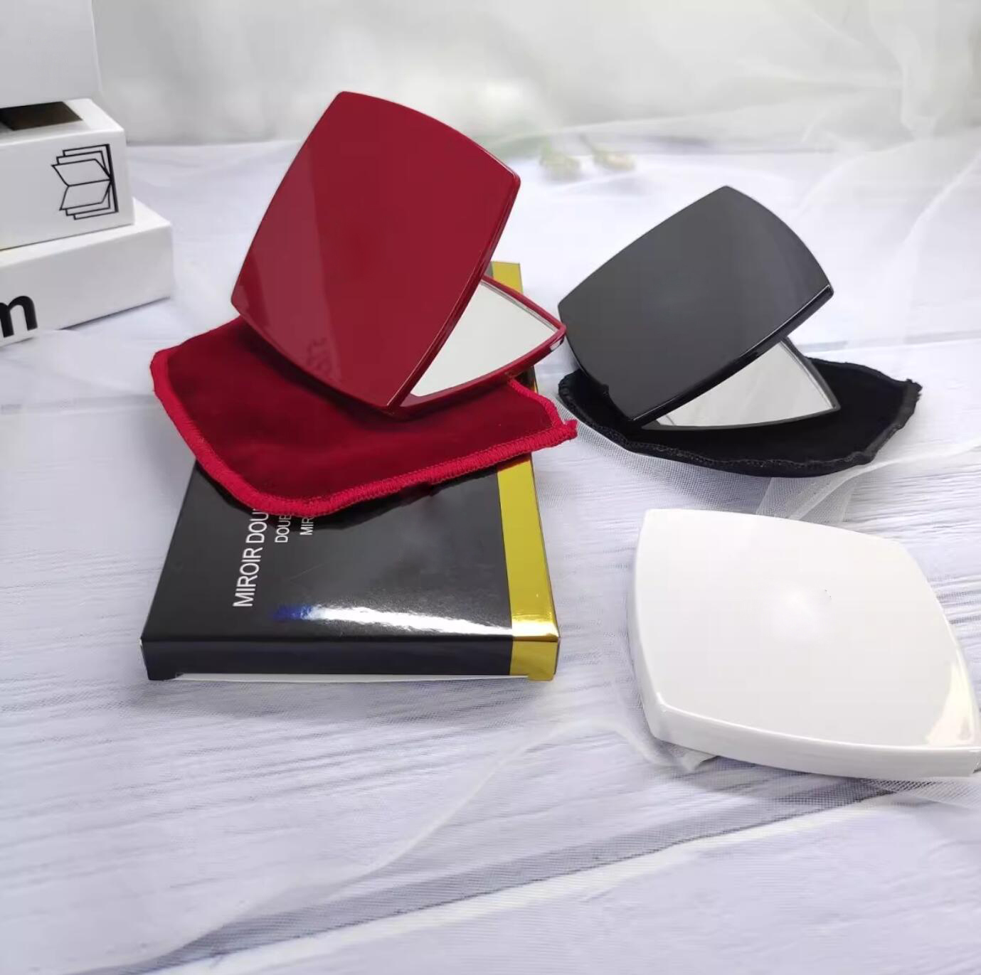 Acrylic Folding Cosmetic Mirror Double Facettes Mirror with Velvet Dust Bag Girls Portable Makeup Mirror as Festival gifts