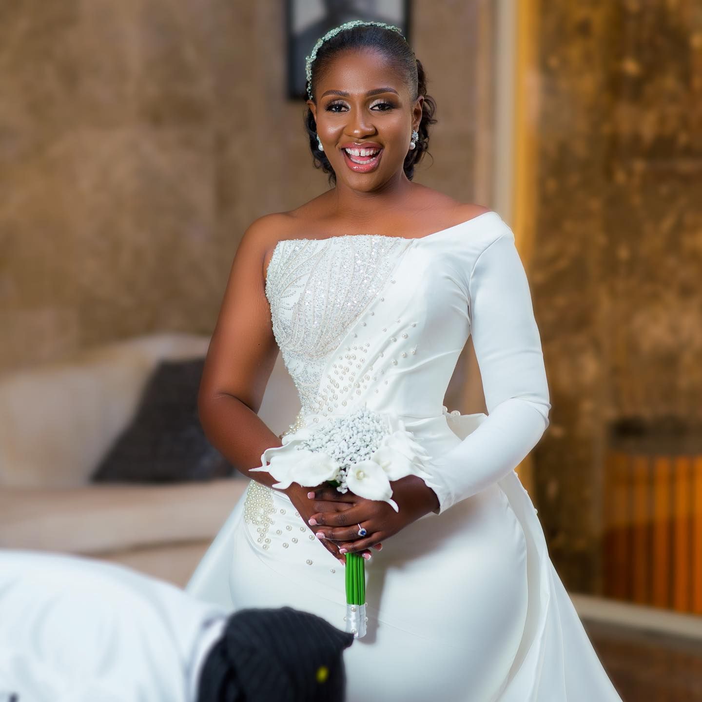 2024 Vintage Arabic Mermaid Wedding Dresses Bridal Gowns One Shoulder Satin Crystal Beads Pearls Plus Size African Overskirts Detachable Train Long Sl