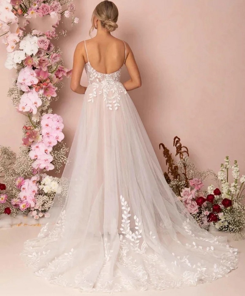 Classic A-LINE V-Neck Wedding Party Dress Spaghetti Leaves Appliques Court Train Pleat Sleeveless Beach Bride Gowns Vestidos De Novias Robe De Mariage