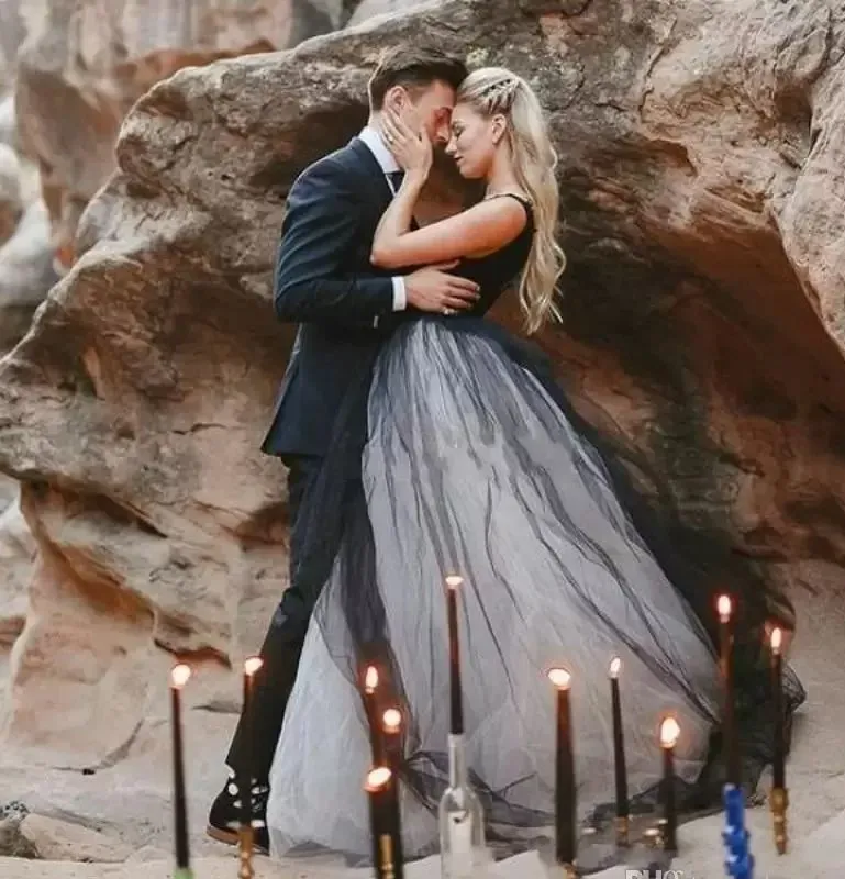 Black and White gothic dresses Bridal Gown Gothic Beach Country wedding dress V Neck Lace Applique tulle A e Plus Size robe de mariage