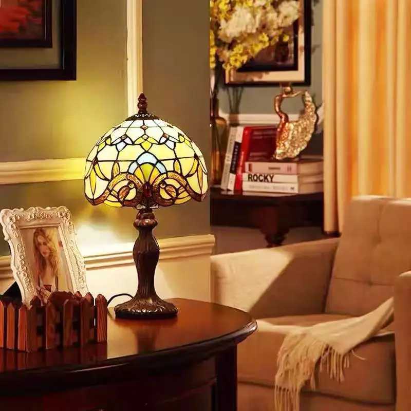 Lamps Table LED Tiffany Style Table Lamp Retro Mediterranean Decorative Lights E27 Color Glass LampshadeFor Nightstand Light Bedroom Cafe z240906 hade
