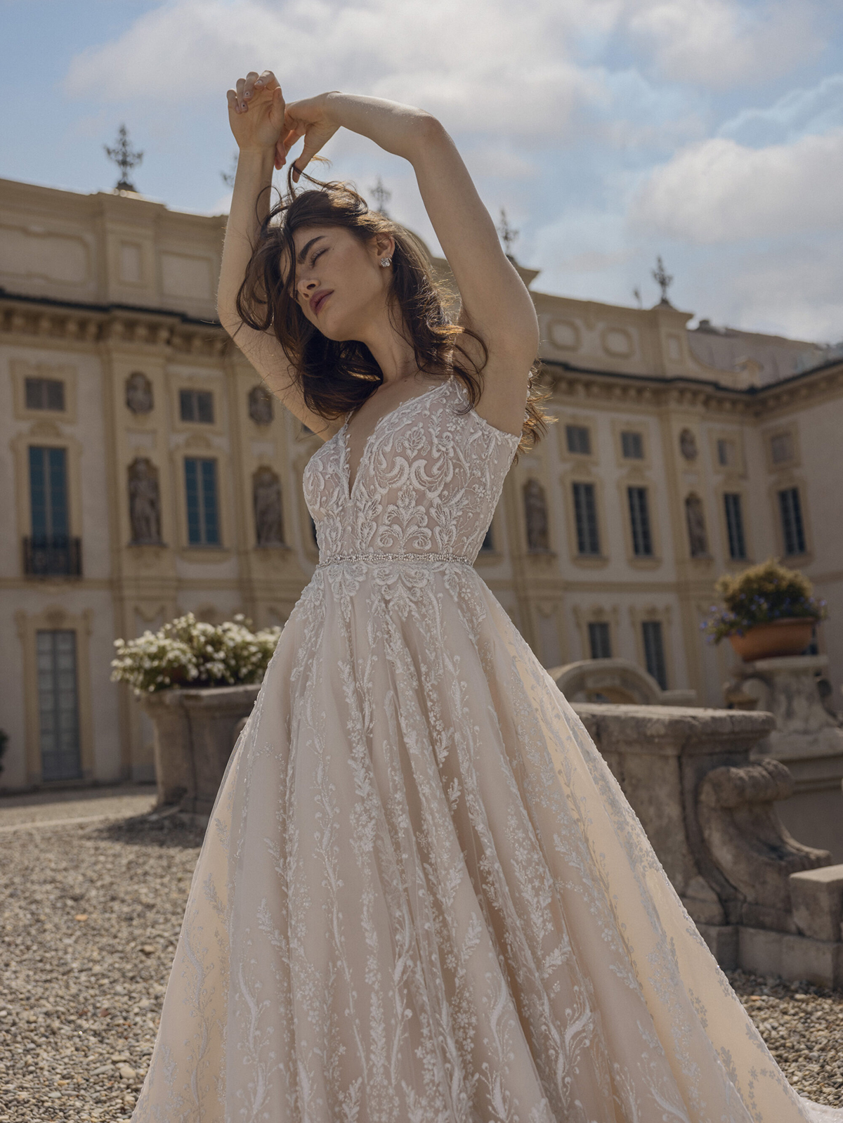 Summer Spaghetti Wedding Dresses A Line Lace Appliques Bridal Gowns Beach Backless Custom Made Bride Dress