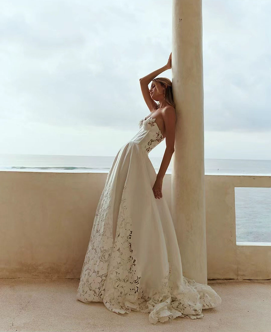 Elegant Sweetheart Wedding Dress For Women Lace Appliques Lllusion Sleeveless Backless A Line Simple Bridal Gown