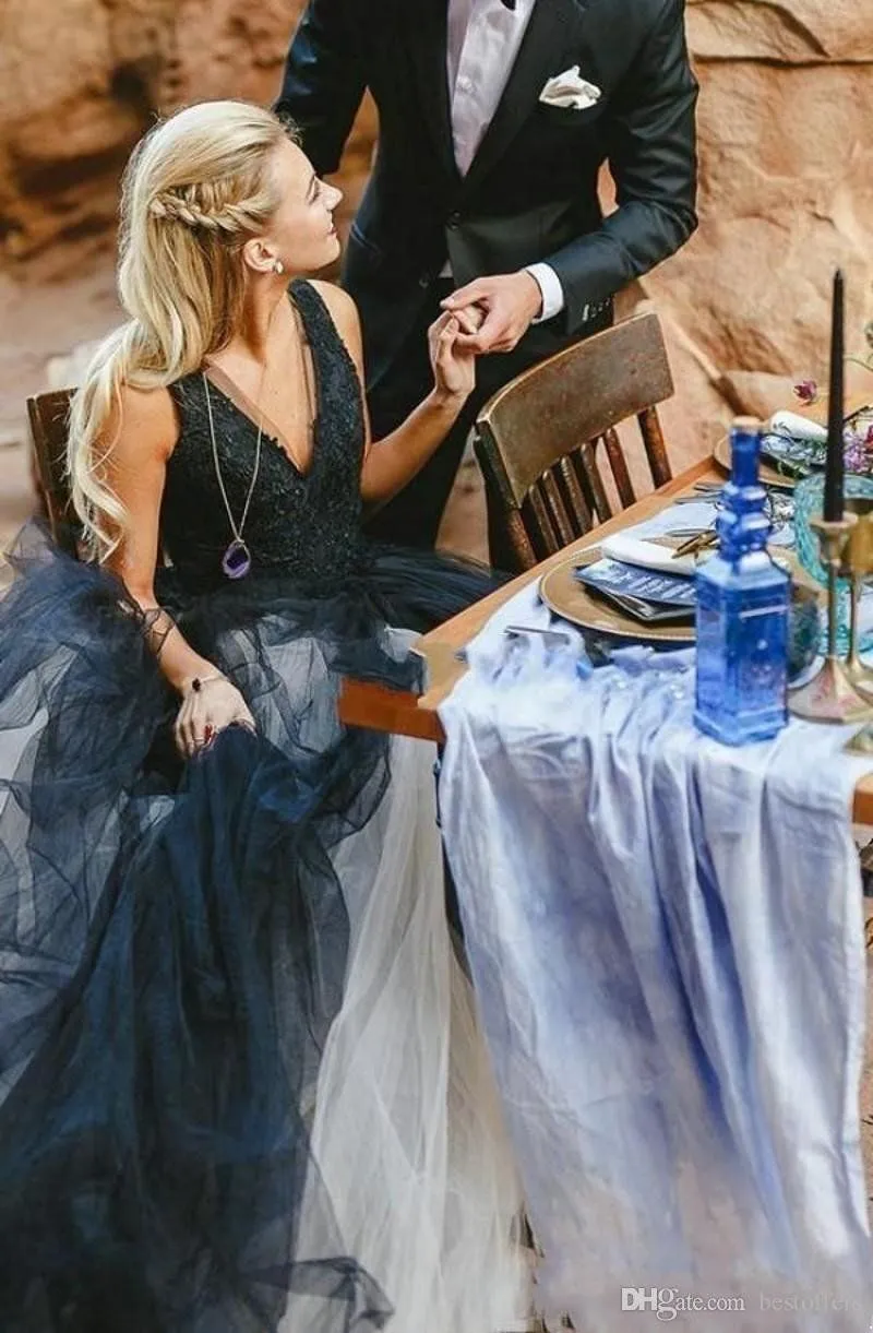 Black and White gothic dresses Bridal Gown Gothic Beach Country wedding dress V Neck Lace Applique tulle A e Plus Size robe de mariage