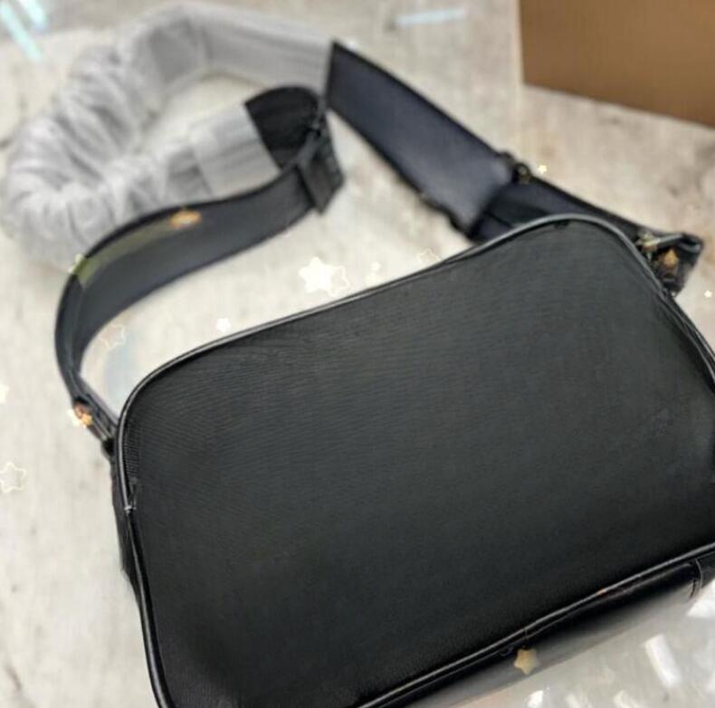 2024 New Men's Canvas Camera Shoulder Bags Sophisticated Shapes This Charming Handbag Angular and Elegant Messenger Bag Fashion