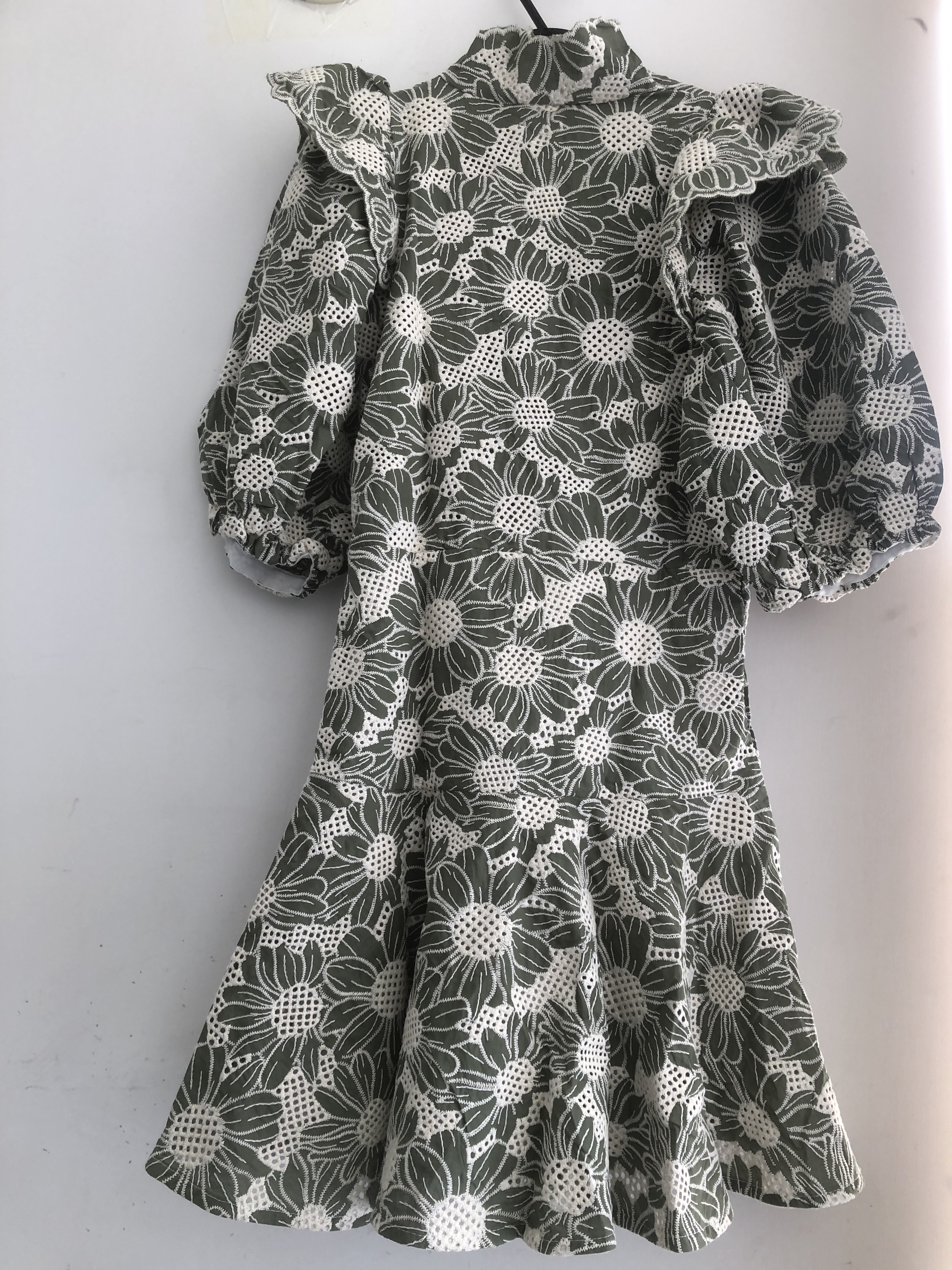 French dress 24 new sand/ro summer women's V-neck hollowed out small wrinkled chrysanthemum embroidery bubble sleeve skirt for children