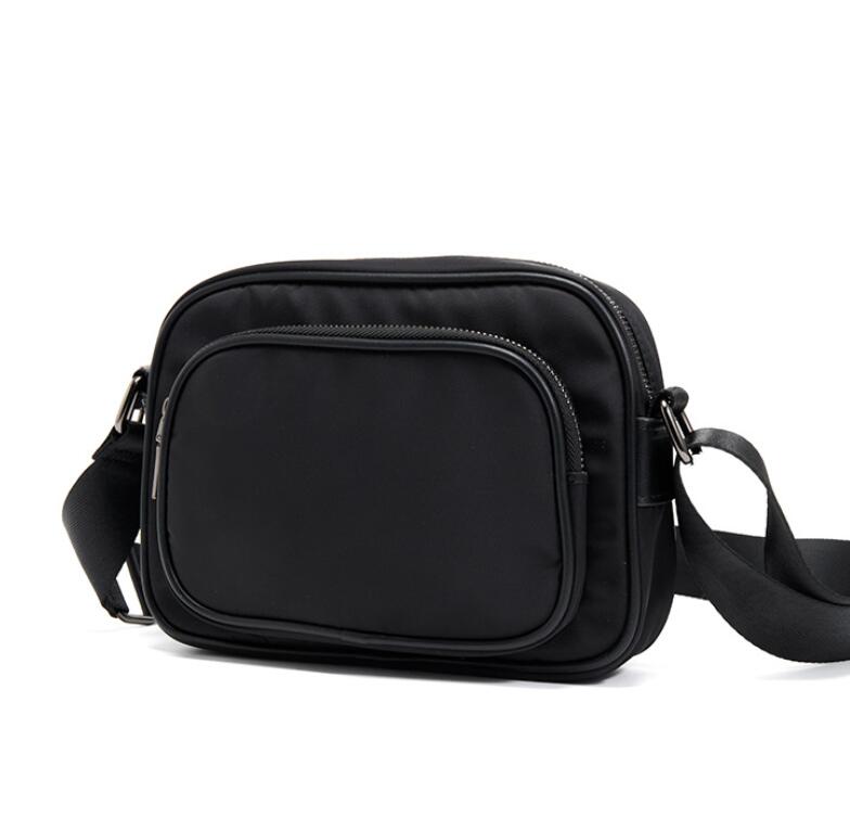 2024 New Men's Canvas Camera Shoulder Bags Sophisticated Shapes This Charming Handbag Angular and Elegant Messenger Bag Fashion
