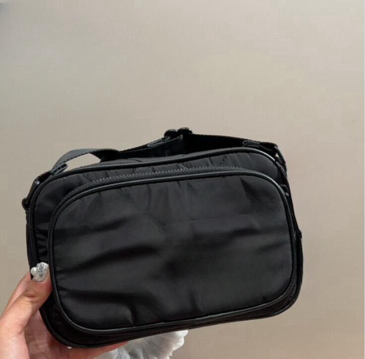 2024 New Men's Canvas Camera Shoulder Bags Sophisticated Shapes This Charming Handbag Angular and Elegant Messenger Bag Fashion